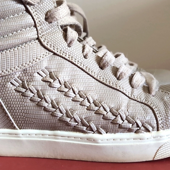 Women's sneakers - Picture 8 of 9